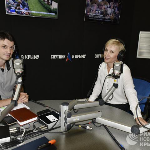 По другую сторону эфира: как работает радио "Спутник в Крыму" 