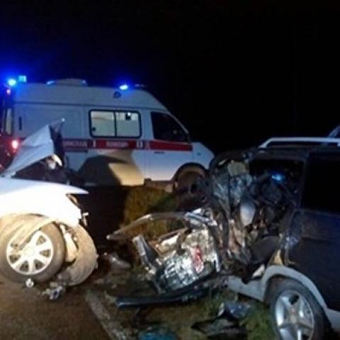 Касание, "встречка" и кувырок: в ДТП в Крыму погиб человек и пятеро пострадали  