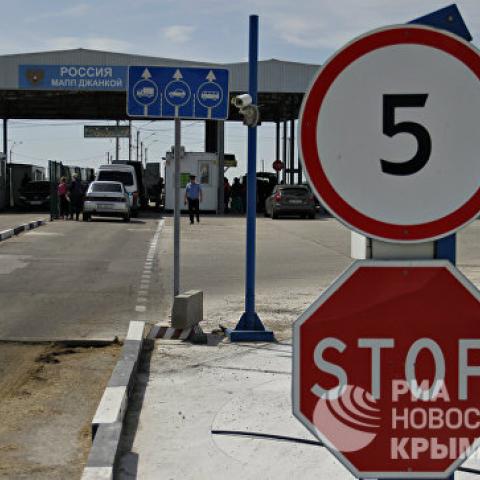 На въезде в Крым задержаны два украинца, находящиеся в федеральном розыске 